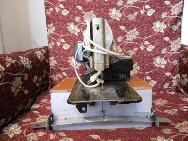 контурен трион -рязане плексиглас