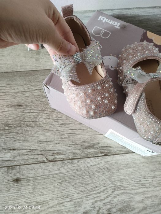 Продаю детский праздничные туфельки