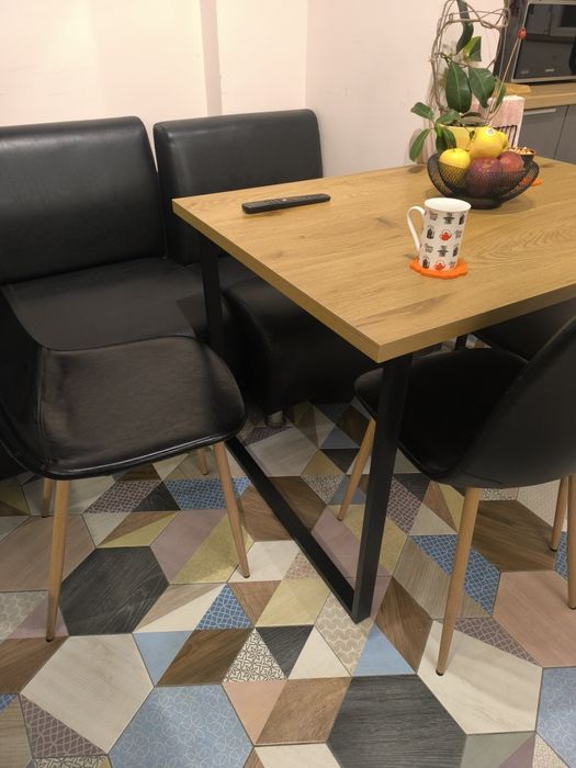 Кухненска маса + кожени диванчета