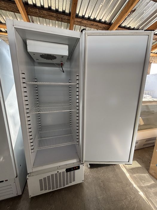 Промышленный холодильный шкаф