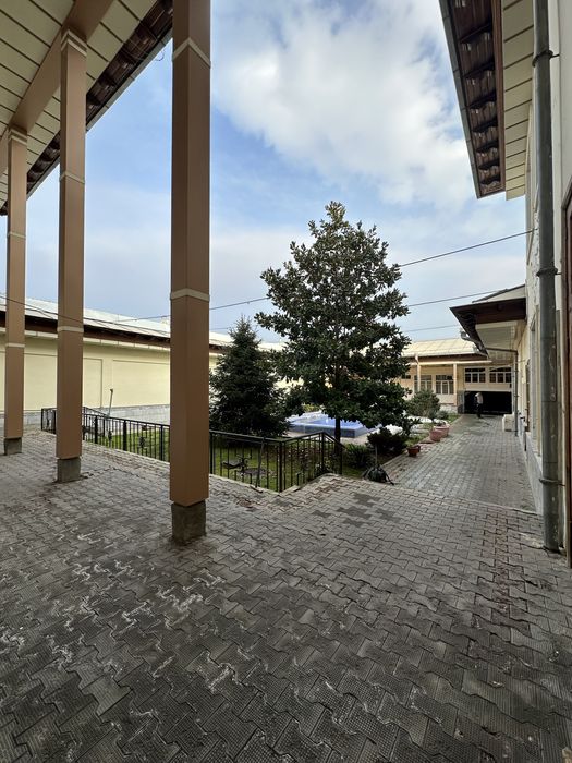 Katta hovli sotiladi Nazarbek da /  дом продаётся