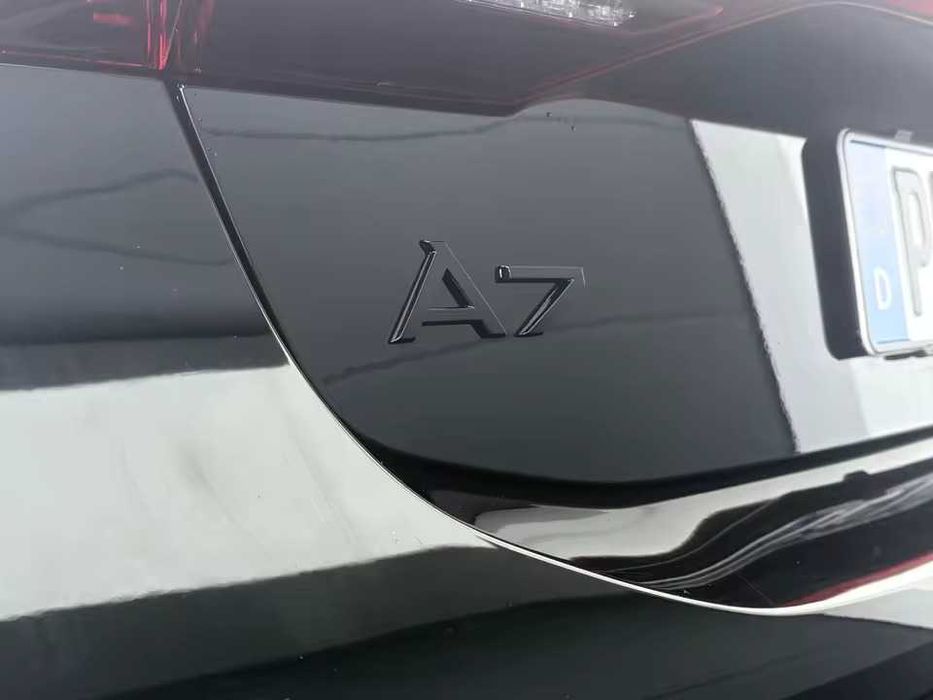Emblema Sigla Negru Lucios AUDI Portbagaj A3 A4 A5 A6 A7 Q3 Q5 Q7 Q8