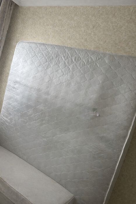 Продам матрас в хорошем состояние