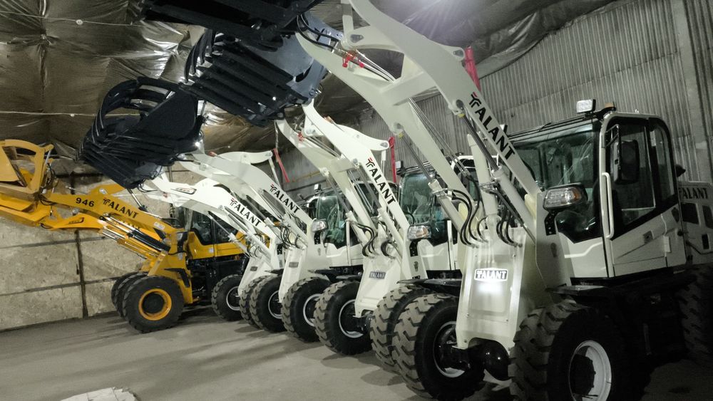 В продаже фронтальные погрузчики