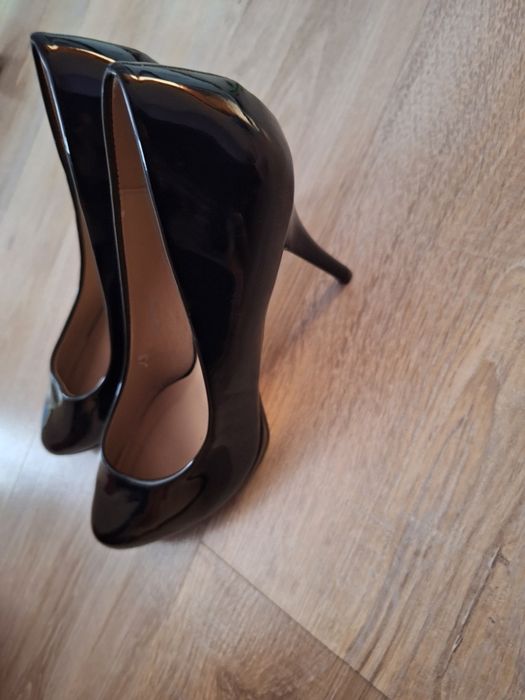 Токчета Мегияс не обувани