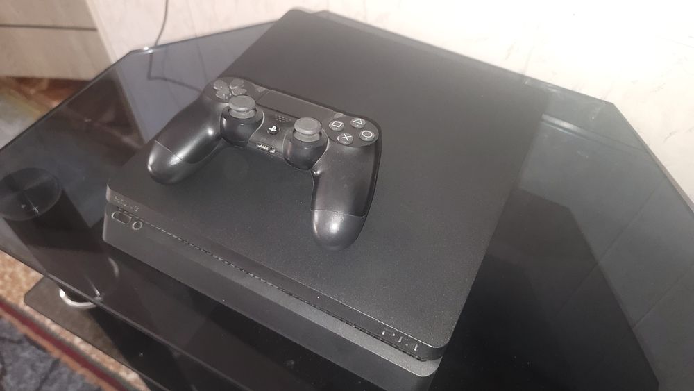Срочно продается ps4 slim на 500GB