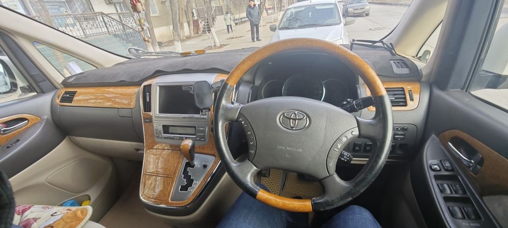 Продается Toyota Alphard 2007