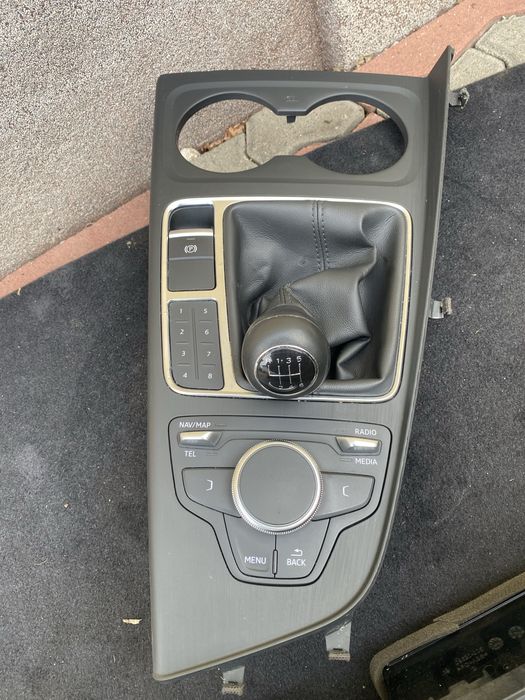 Navigatie gps + multimedia+ consola navigatie  Audi a4 b9 2.0 tdi 2017