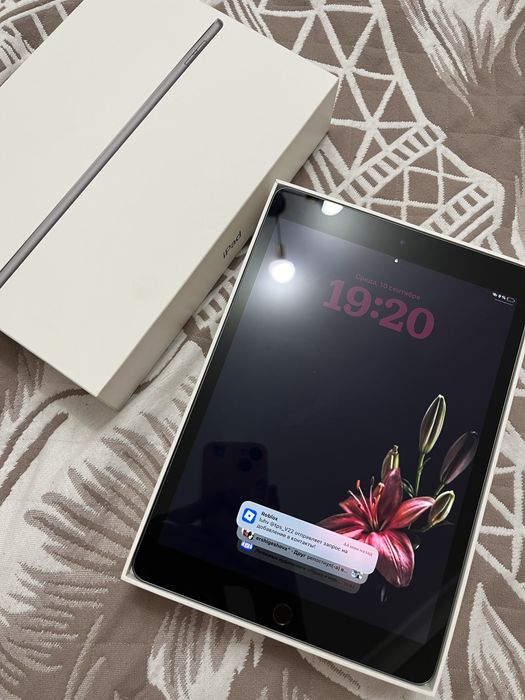 IPad 9 почти новый(полное комплектация)