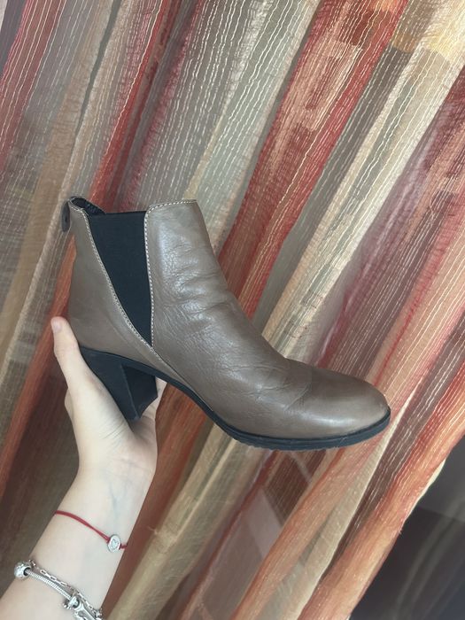 botine din piele