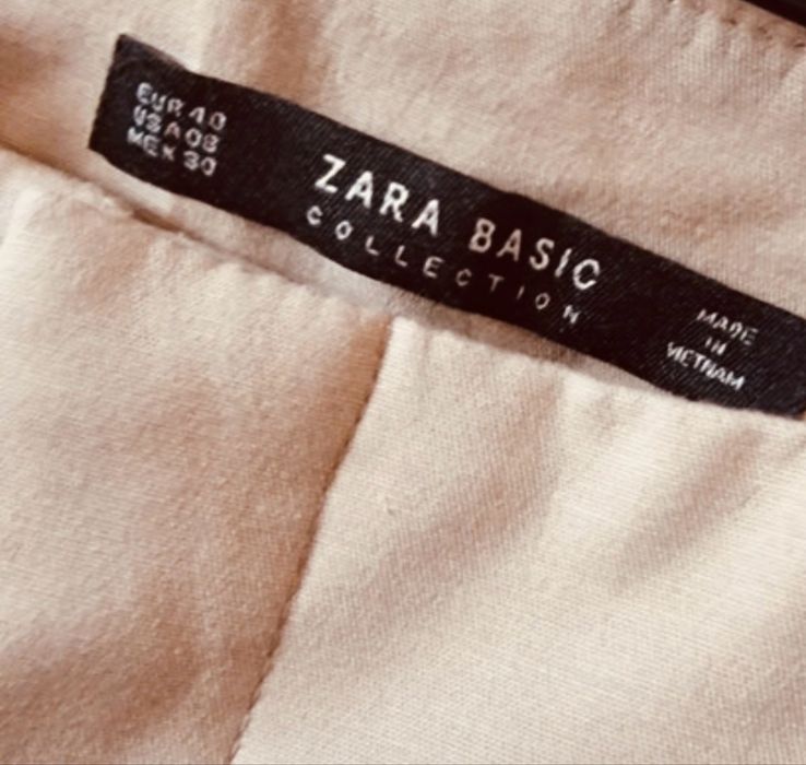 Pantaloni Zara  potriviti in orice sezon Detalii in privat .