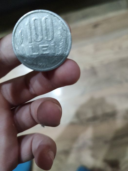Vând monedă de 100 lei  din anul 1992