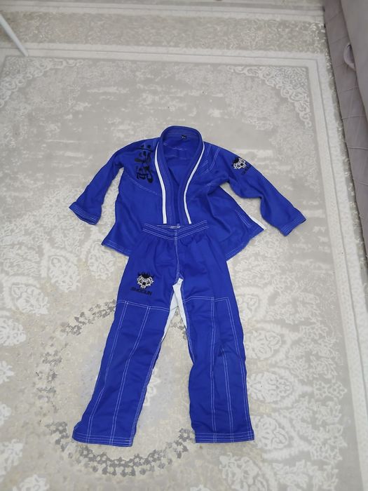 Продам кимоно в хорошем состоянии