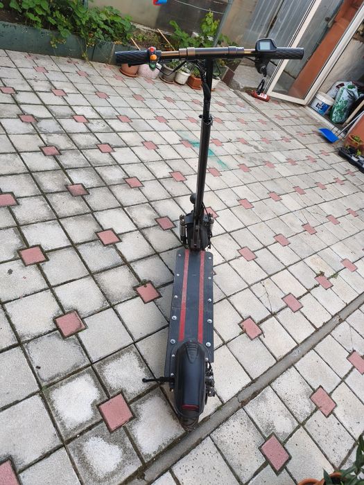 Trotinetă electrică Lamtwheel, model AK-02.