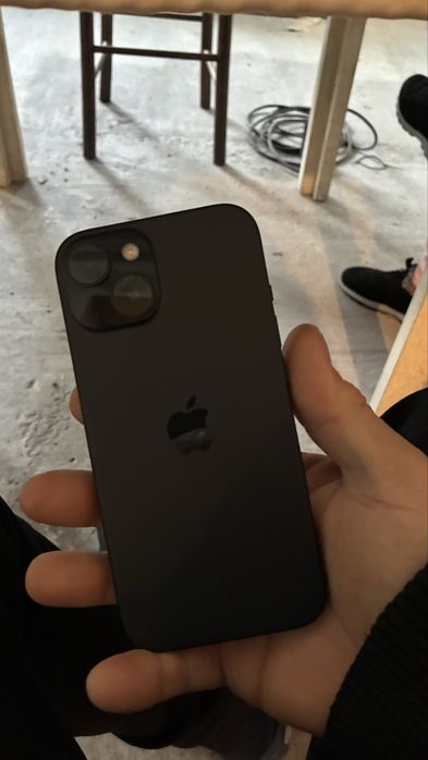 Продавам Iphone 15