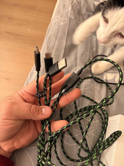 Xbox Series S 512gb+ 2 геймпада с акумулатори и кабели