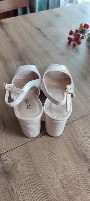 Продаются туфли женские