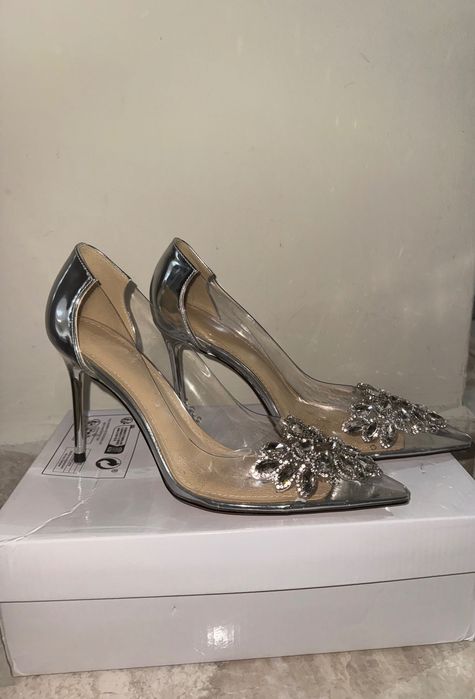 Елегантни обувки на ток