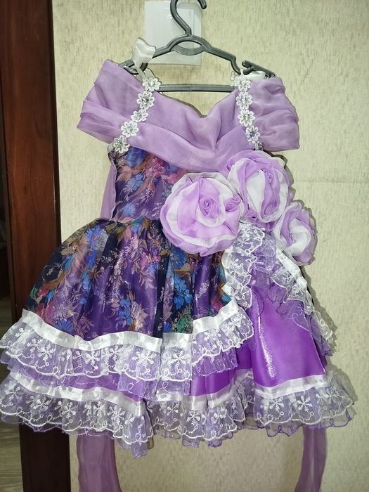 Пышное платье с обручем