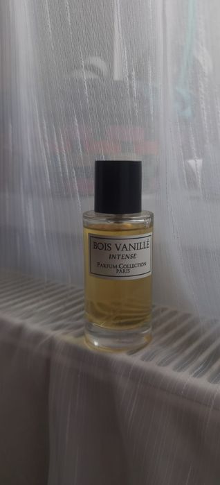 Vând parfum intense