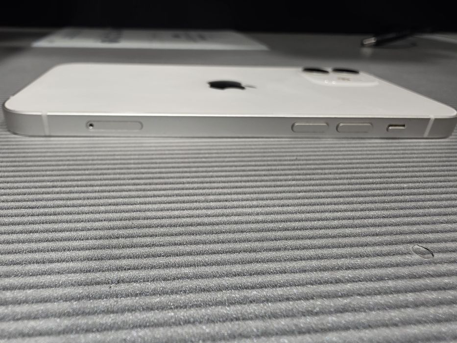 Корпус за Iphone 12 бял