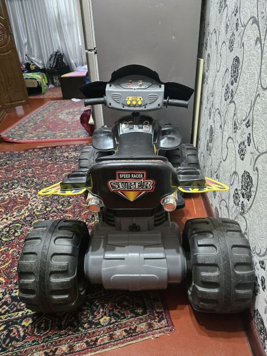 Продам срочно детская машинка квадрацикл.