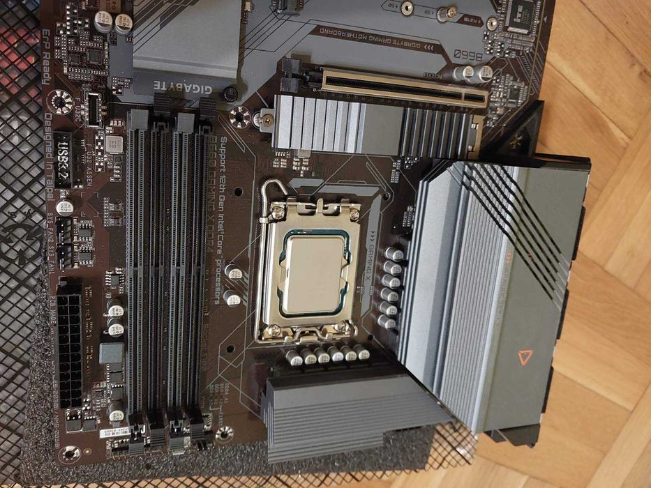 Intel Core i7 12700K + Gigabyte B660 Gaming X DDR4