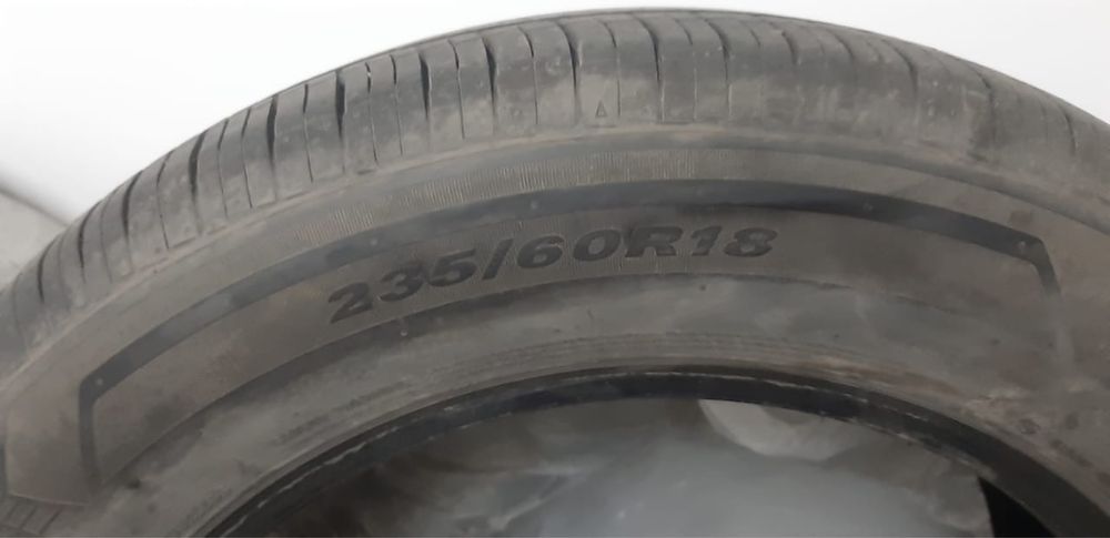 Продам шины 235/60/18