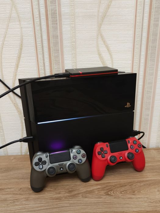 Продам PS4 1тб Прошитый