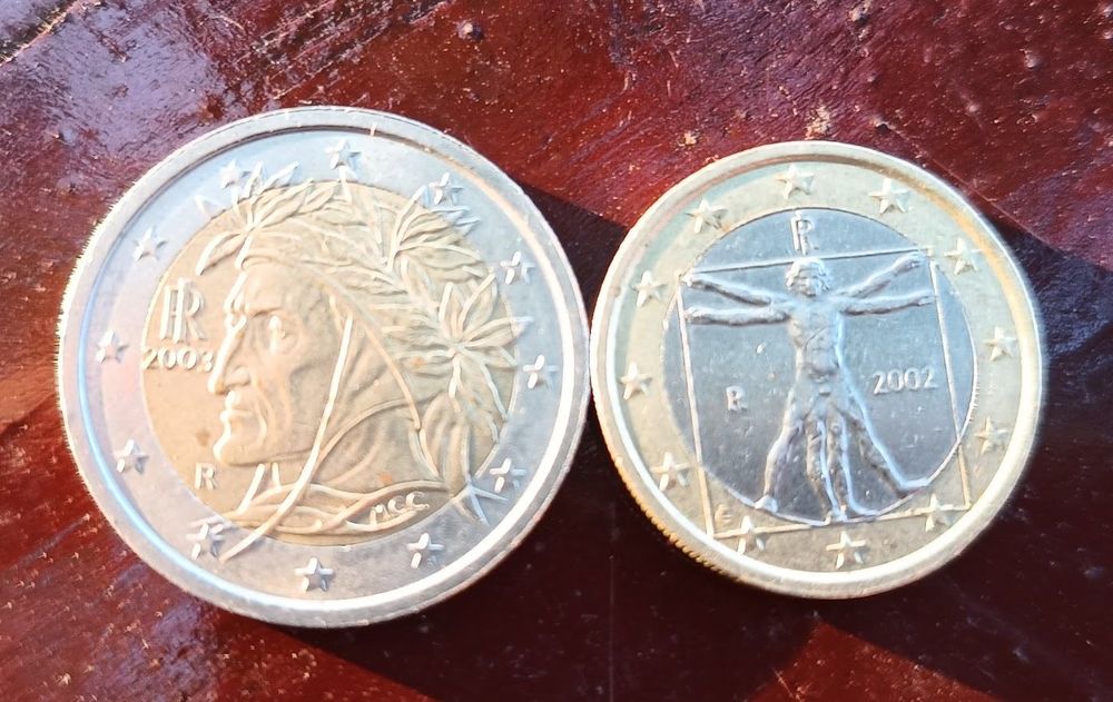 Vind colecție proprie de bancnote și monete