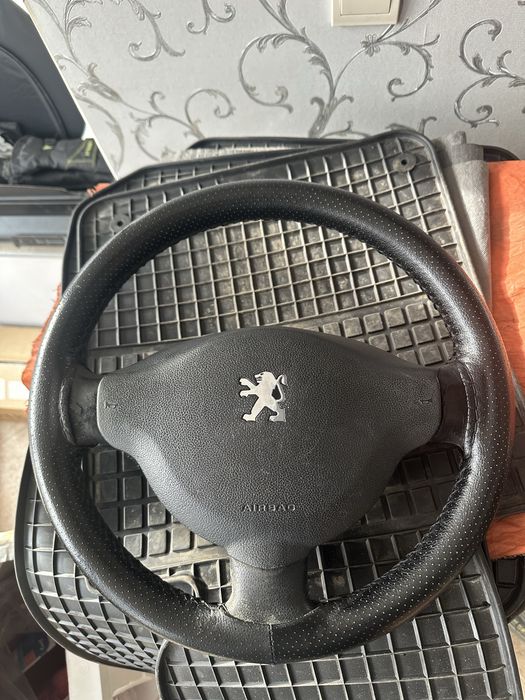 Продавам волан с AirBag от PEUGEOT