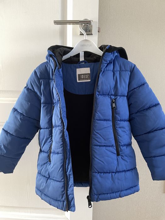 Продам весеннюю детскую куртку