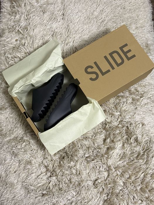 Yeezy Slides ‘Onyx’