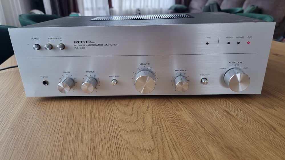 Усилвател ROTEL RA-300