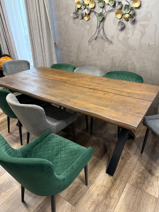 Трапезна маса с осем стола