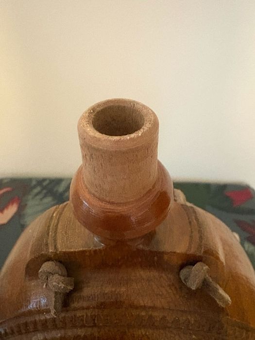 Plosca veche din lemn. In perfectă stare!