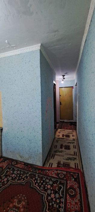 КВАРТИРА ИЖАРАГА БЕРИЛАДИ!
 Манзил: Чирчиқ шахар
2-микрараён хавас 
 1