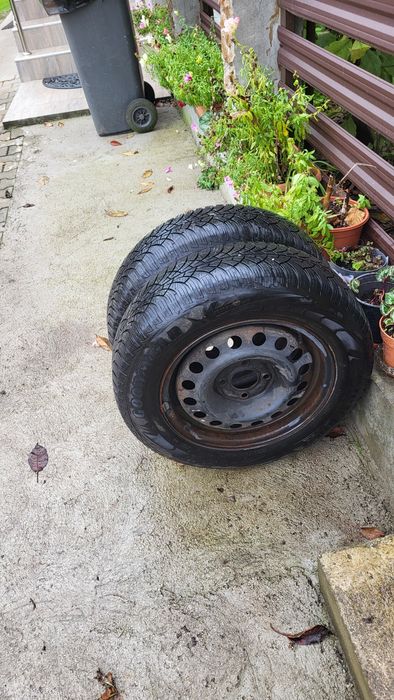 Vand doua roti cu genti sau fara genti .175/70R14 m+s