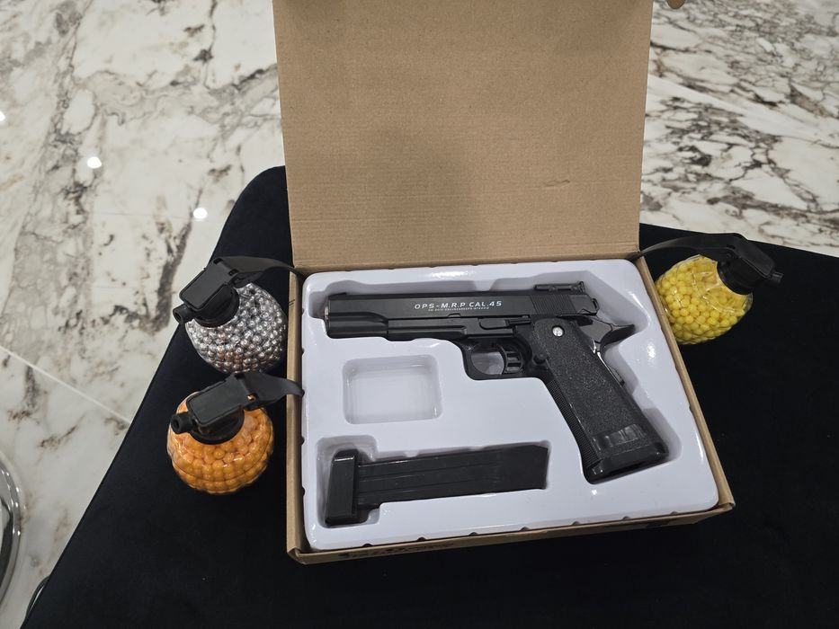 Pistol airsoft si munitie