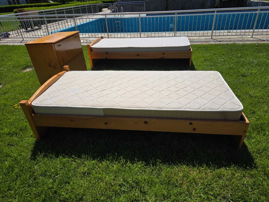 Легла с матраци и ракла