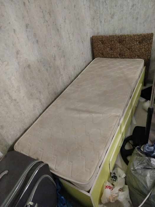 Krovat sotiladi salativiy rangli