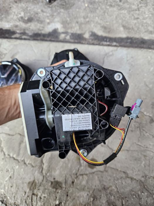 Задна камера пасат B8 t-rok golf 7