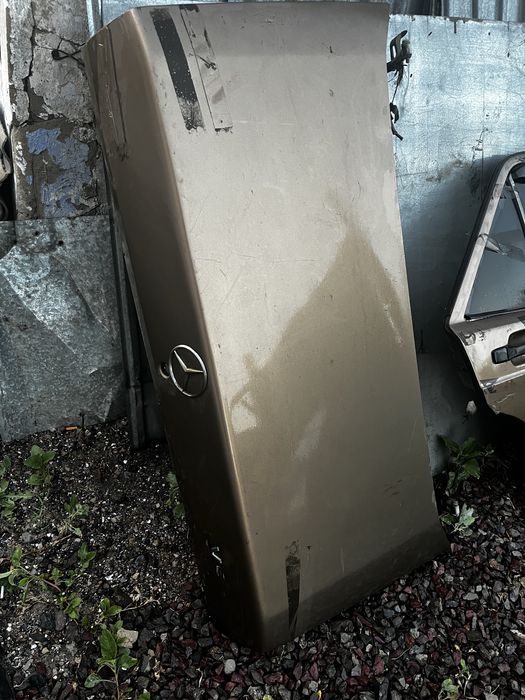 Продам двери и багажник от мерса