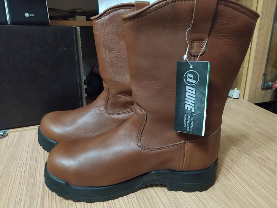Рабочая обувь. Есть новая и б/у. Фирмы МТС и DUKE