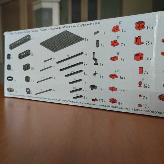 Конструктор "Fischer Technik" за сглобяване на писти с топчета.