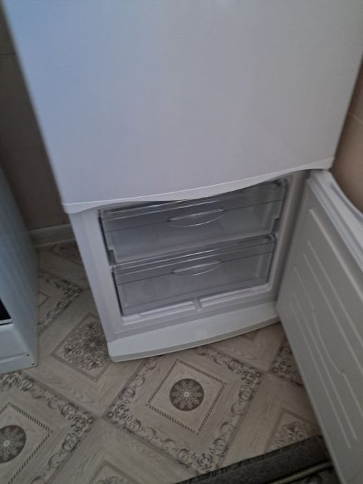 Продам  холодилник срочно новый