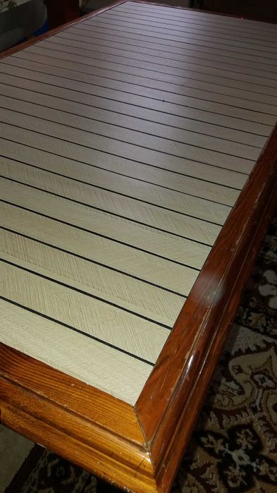 дървена холна маса