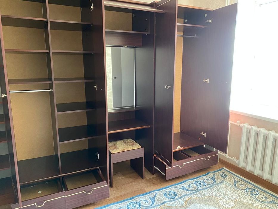 Продам шкаф распашной