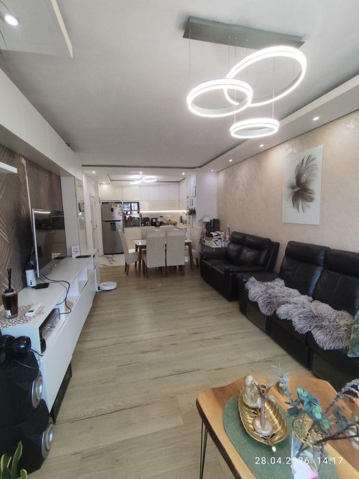 Тристаен апартамент с АКТ 16 в ж.к Меден Рудник зона А