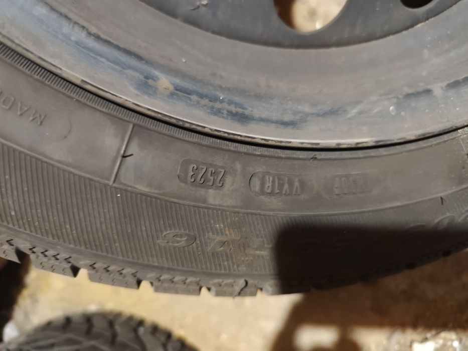 Оригинални джанти BMW 16" (ET31) с отлични зимни гуми Debica